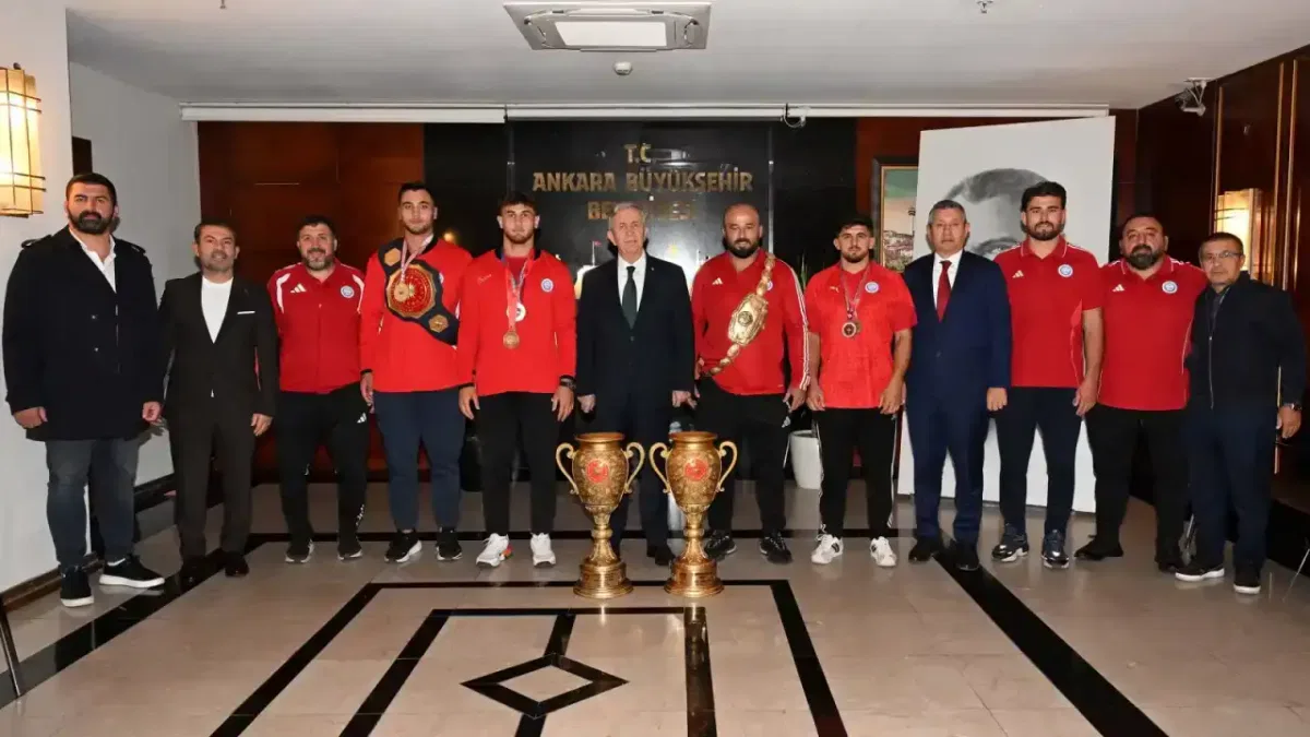 Mansur yavaş aski sporlu başarılı güreşçileri makamında kabul etti