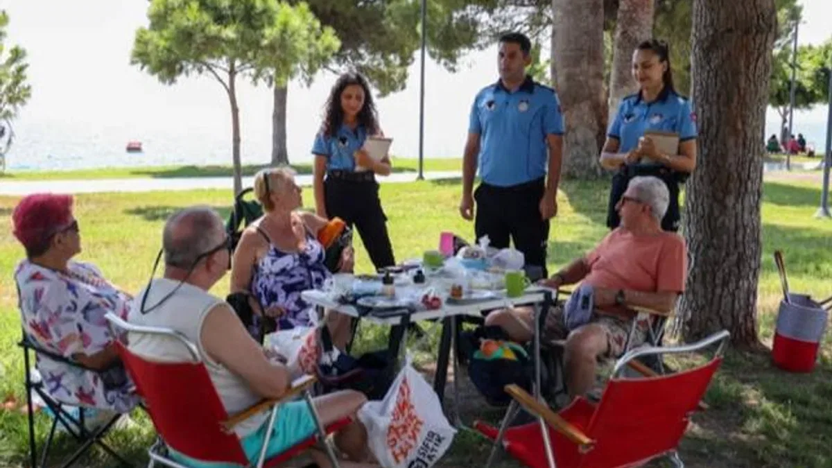 Antalya Konyaaltı Sahili’nde temizlik seferberliği