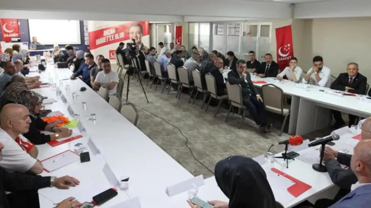 İzmir’de Saadet Partisi’nden “Uyuşturucuyla Mücadele” Çalıştayı