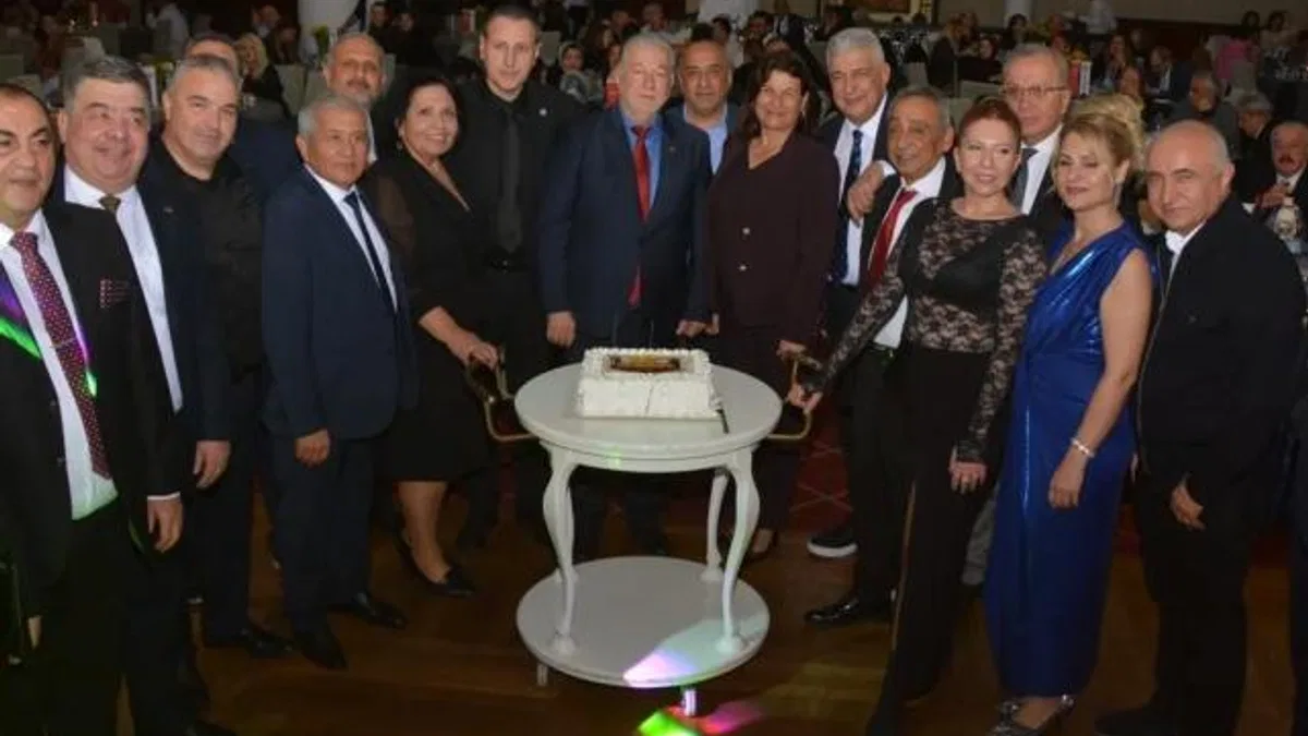 İzmir’de Emlak Komisyoncuları Odası 26. yılını kutladı