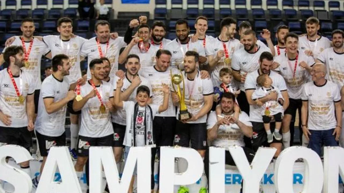 Erkeklerde ‘Süper’ şampiyon Beşiktaş Safi Çimento
