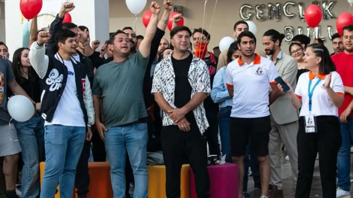 İzmir Güzelbahçe’de gençler yaza merhaba dedi