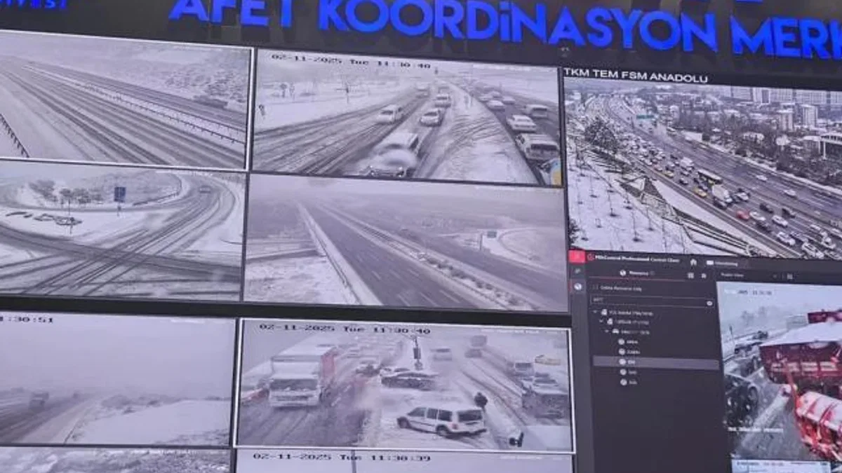 İstanbul’da ekipler eş güdümlü çalışıyor… Yollarda kar küremeye devam