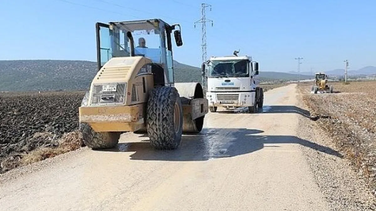 Menderes Belediyesi, İzmir Büyükşehir Belediyesi’nin destekleri ile mahallelerde üretim yolları yapıyor.
