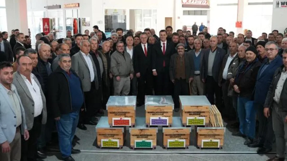 Başkan Zeyrek: “Manisa genelinde 2 bin kovanı üreticilerimize ulaştıracağız”