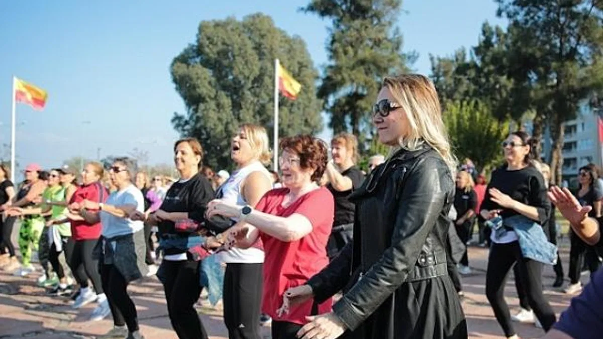 Konaklı kadınlar açık havada zumba ile stres attı
