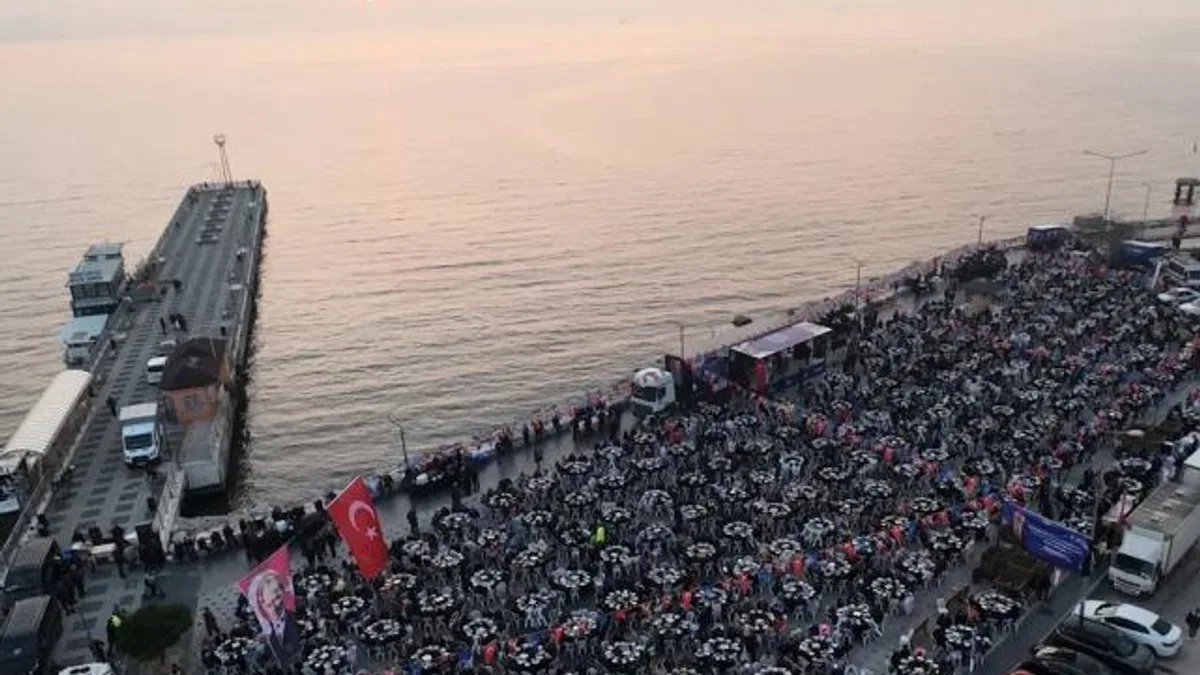 Bursa Büyükşehir’den Gemlik’te 3000 kişilik iftar sofrası