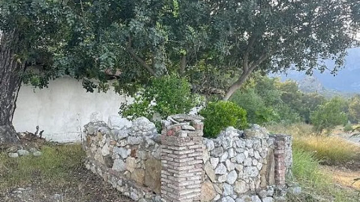 Kemer’de Osmanlı’dan kalma mezar