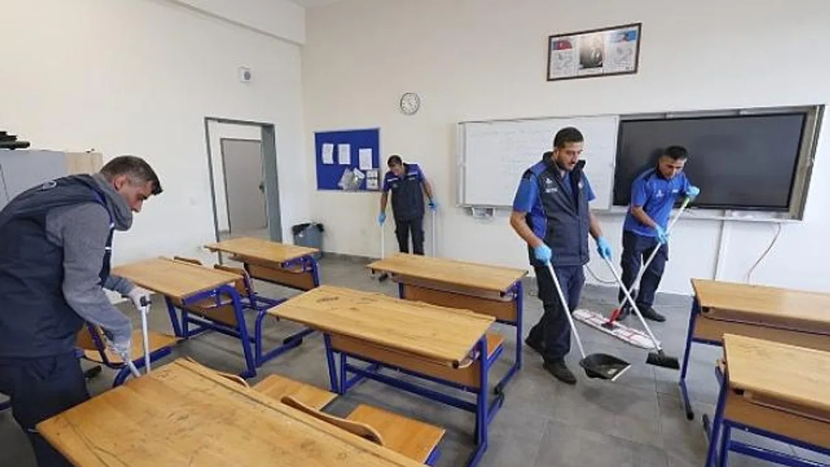 İstanbul Büyükşehir Belediyesi (İBB), öğrencilerin temiz ve sağlıklı bir ortamda eğitim görmelerine destek sağlamak amacıyla “İBB Temiz Okul Projesini başlattı