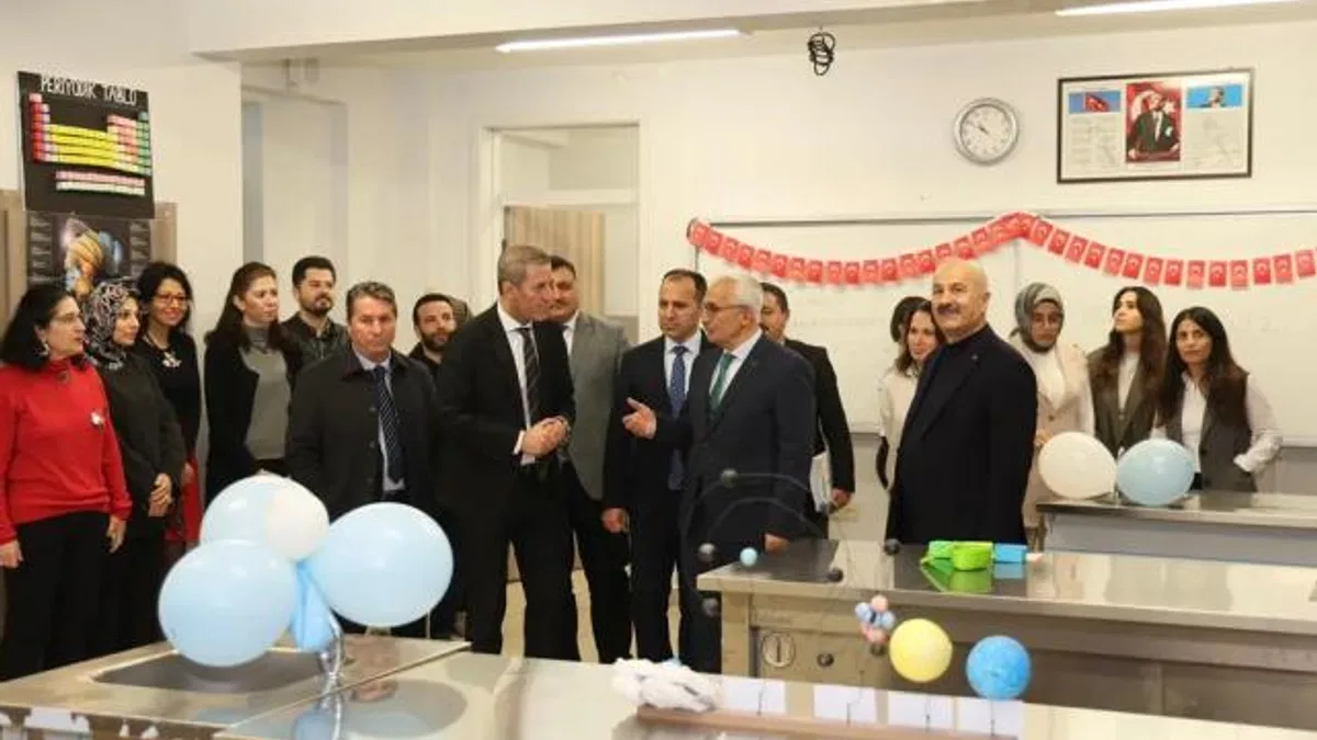Gebze’de Başkan Büyükgöz ve Kaymakam Özyiğit’ten okullara ziyaret