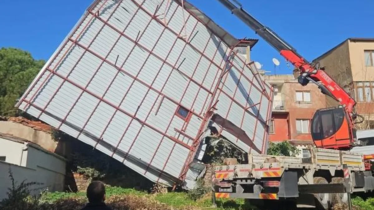 İzmir Büyükşehir’den sağanak ve fırtına mesaisi