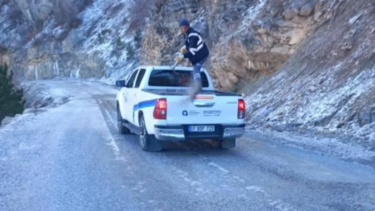Antalya Büyükşehir ekiplerinden Alanya yollarında çalışma