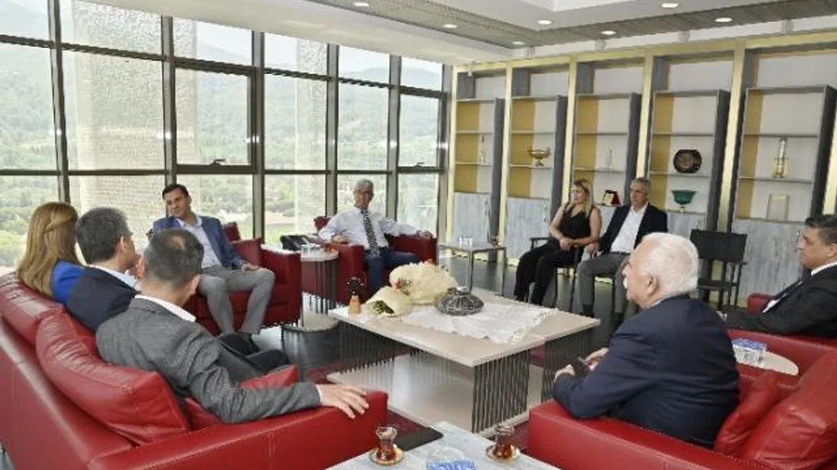 Başkan Zeyrek DİSK heyetini konuk etti