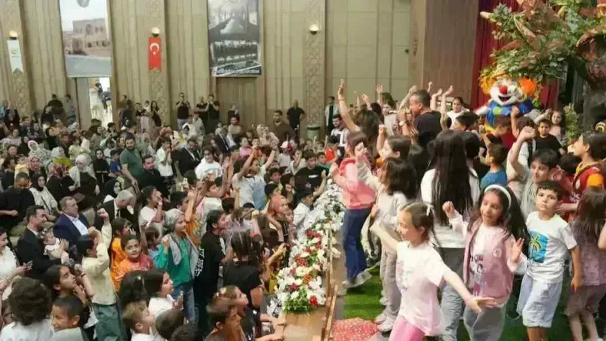 Midyat Belediyesi’nden “masal ağacı etkinliği”