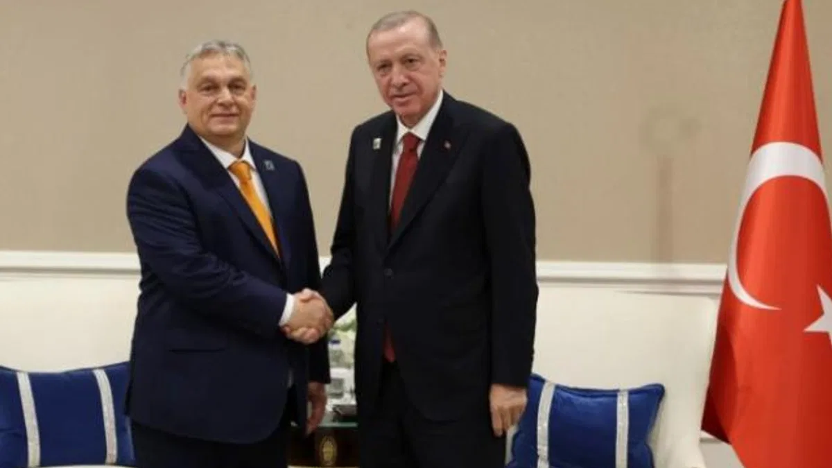Erdoğan, zirvede Macaristan’la görüştü