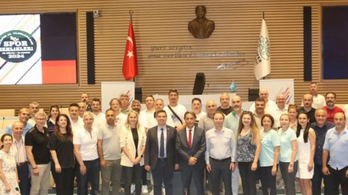 Spor Şenlikleri’nde görev alanlara teşekkür plaketi