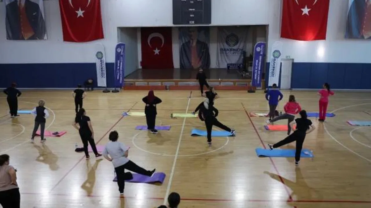 Bakırköy’de kadınlar hem spor yapıyor hem sosyalleşiyor