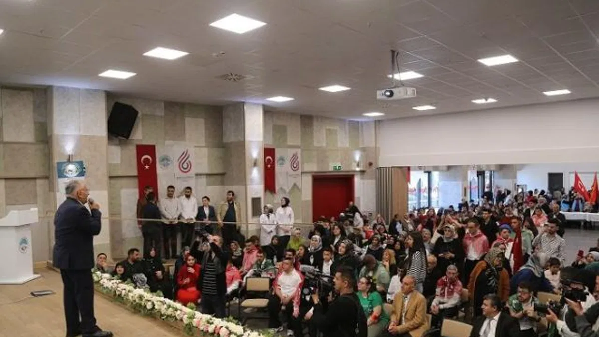 Başkan Büyükkılıç, özel gençlerin temsili askerlik kınasına katıldı