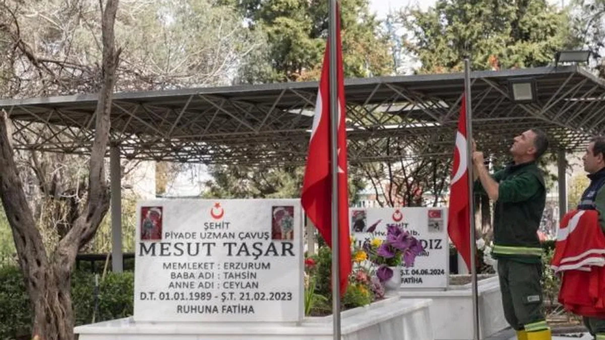 İzmir’de 18 Mart öncesi şehitliklere özel bakım