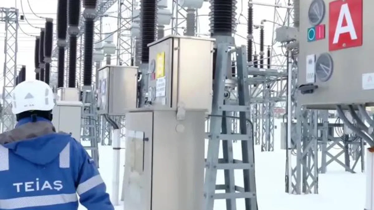 Enerji ekipleri zorlu koşullarda görev başında