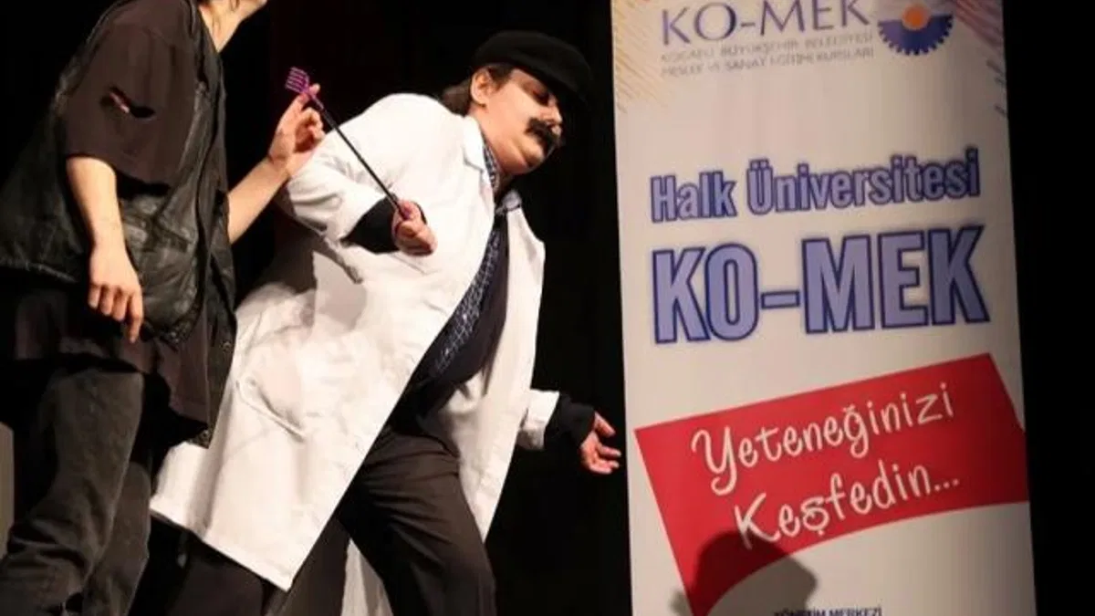 KO-MEK kursiyerlerine sahnede tam not