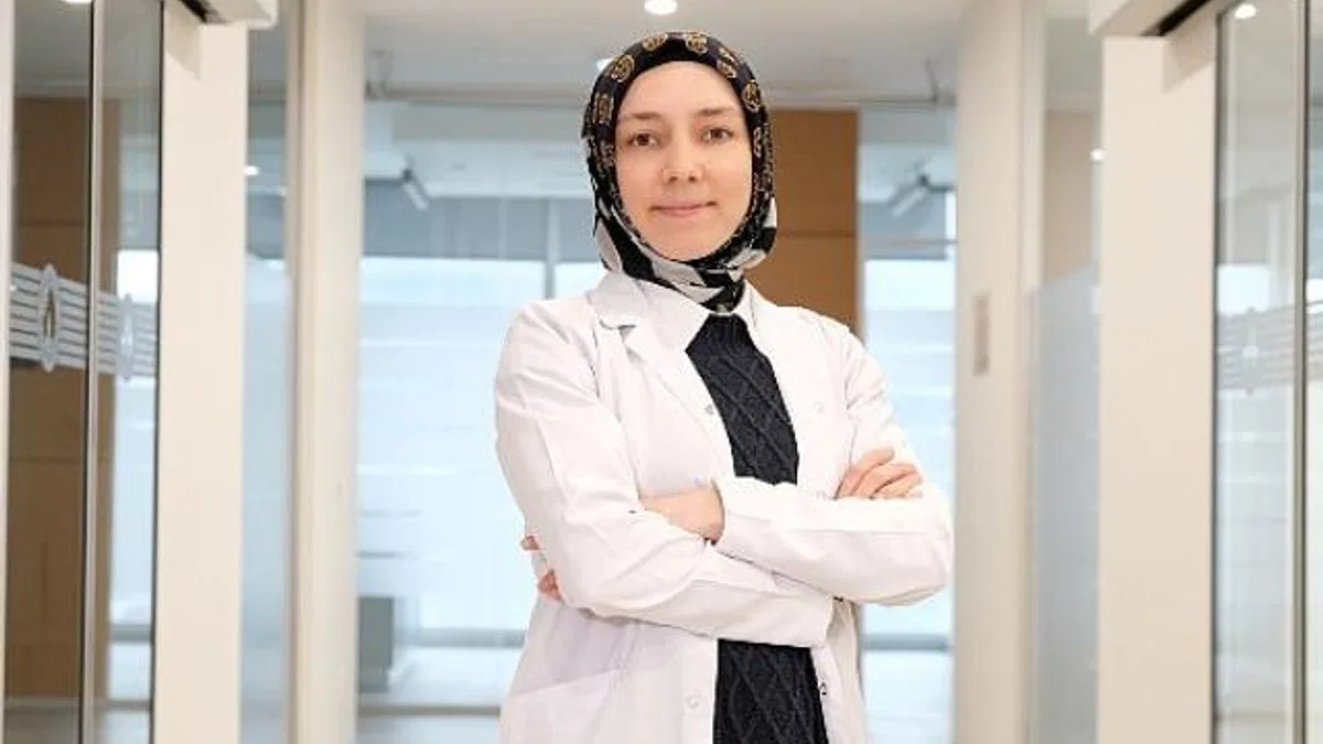 Diş temizliğindeki eksikler diş eti büyümesine neden oluyor! Ağızdan nefes alanların ön dişlerindeki et büyüyor!