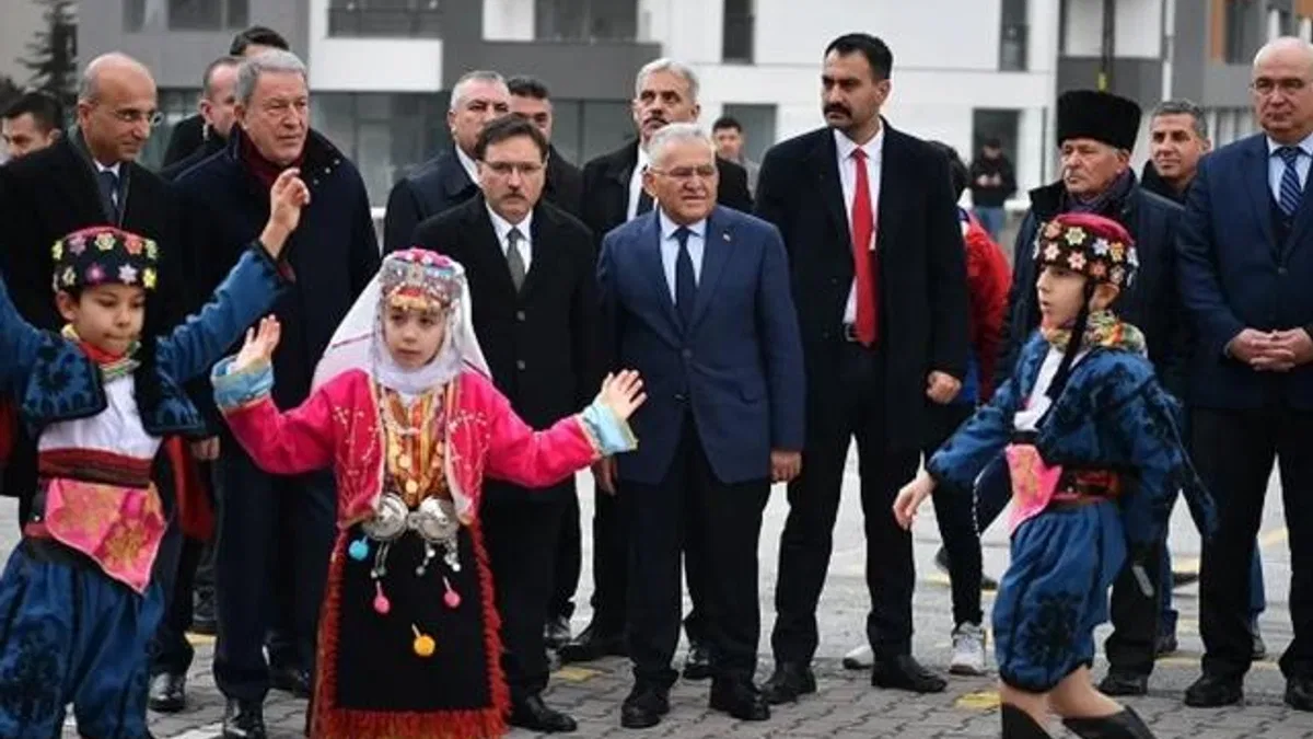 Kayseri protokolü karne dağıttı