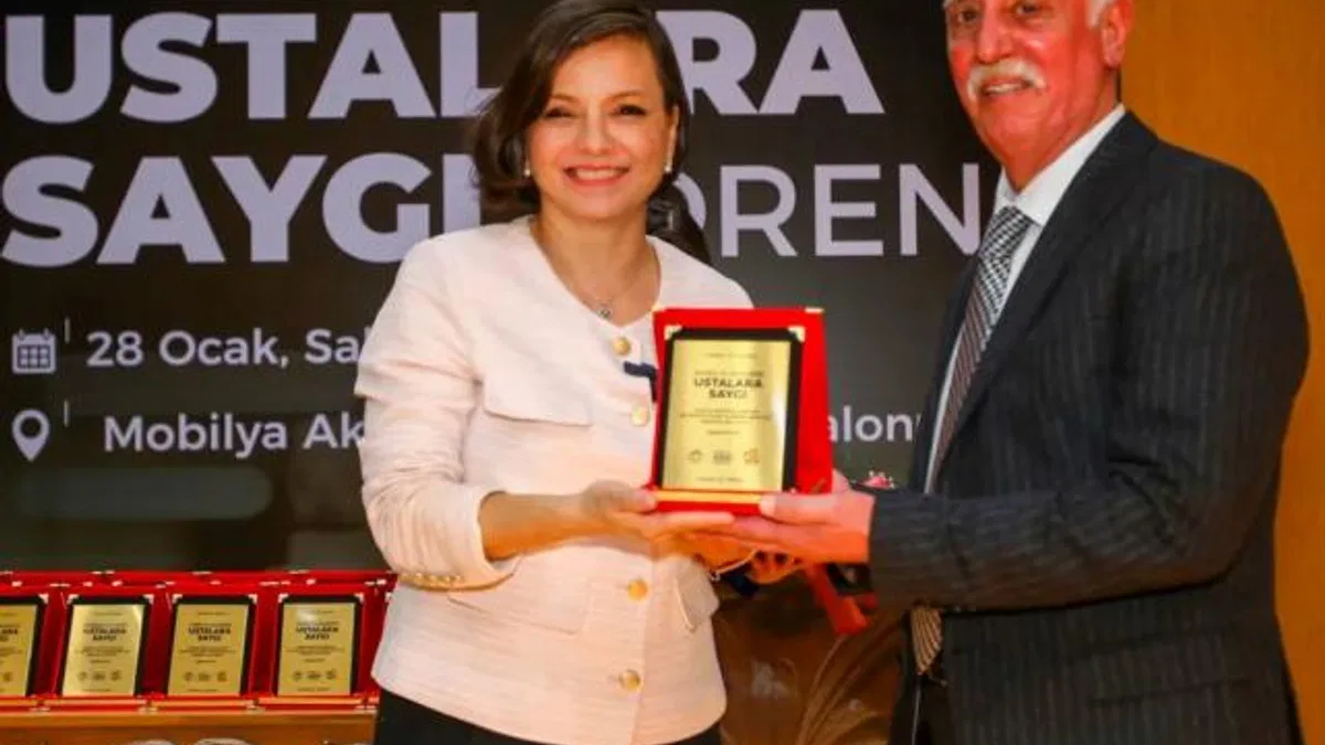 İzmir Karabağlar’da mobilya ustaları onurlandırıldı