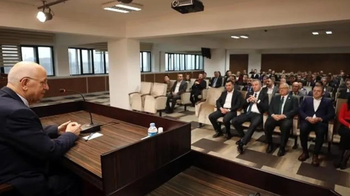 Yaşar, bürokratlarıyla bir araya geldi
