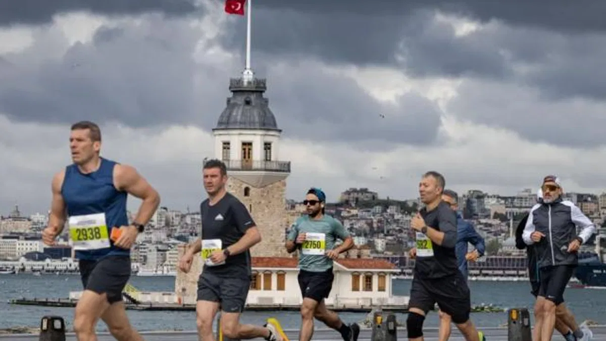 İstanbul yağışta koştu