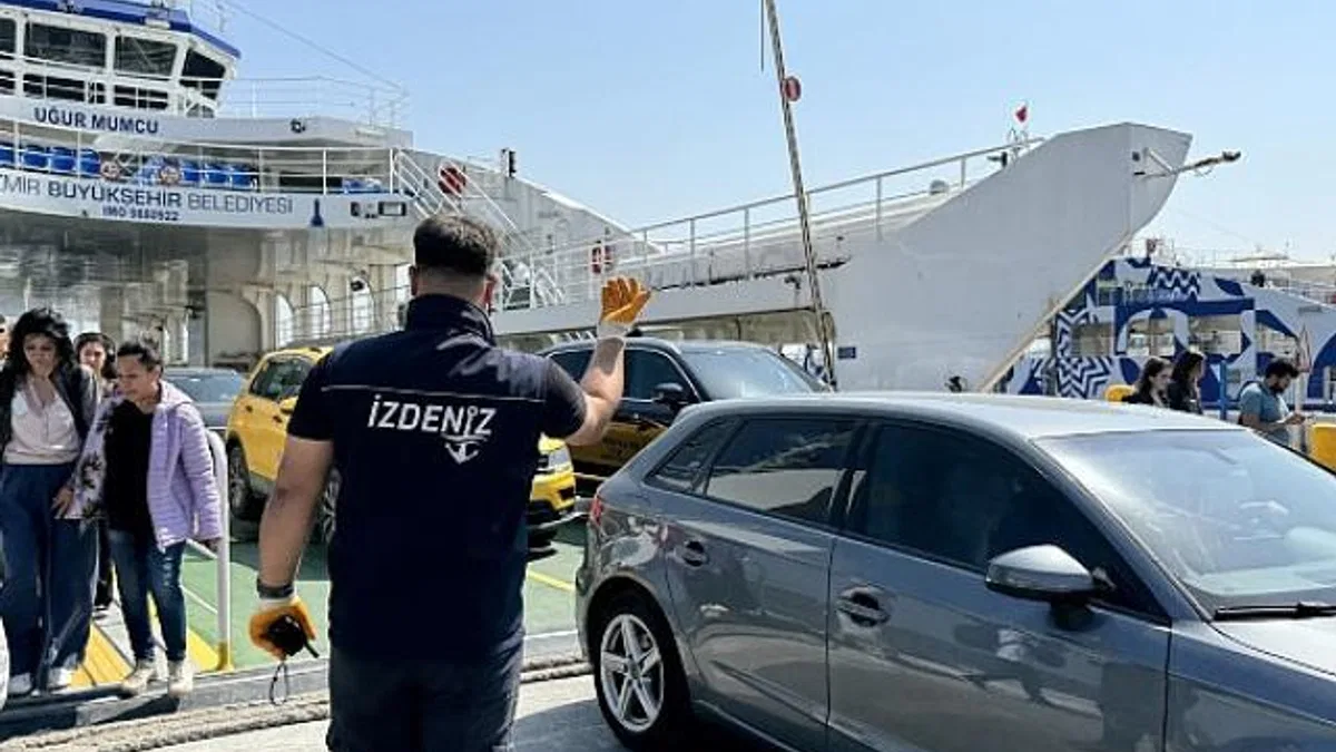 İZDENİZ’den yolculara önemli uyarı: Yolculuk bitmeden ayağa kalkmayın!
