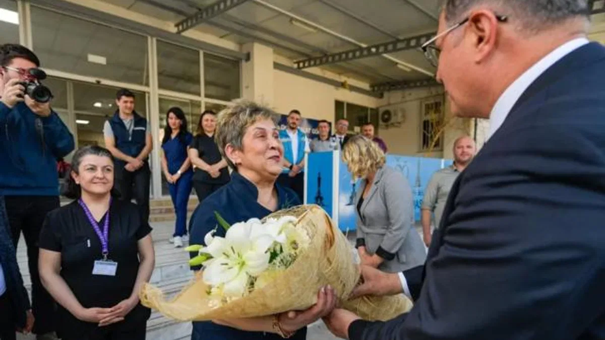 İzmir’de Başkan Tugay’ı duygulandıran hediye