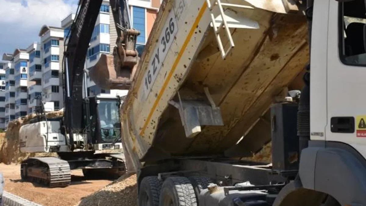 Bursa Gemlik’te yol açma çalışmaları hız kesmeden sürüyor