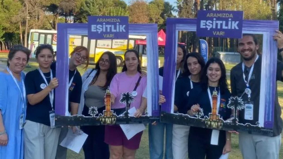 Çocuklar, gençler ve kadınlar İEF’nin tadını çıkarıyor