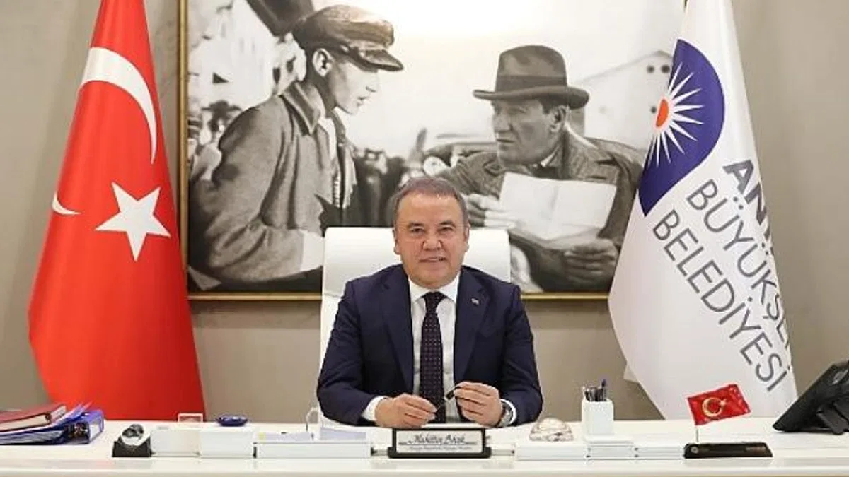Başkan Muhittin Böcek 29 Ekim Cumhuriyet Bayramı Mesajı