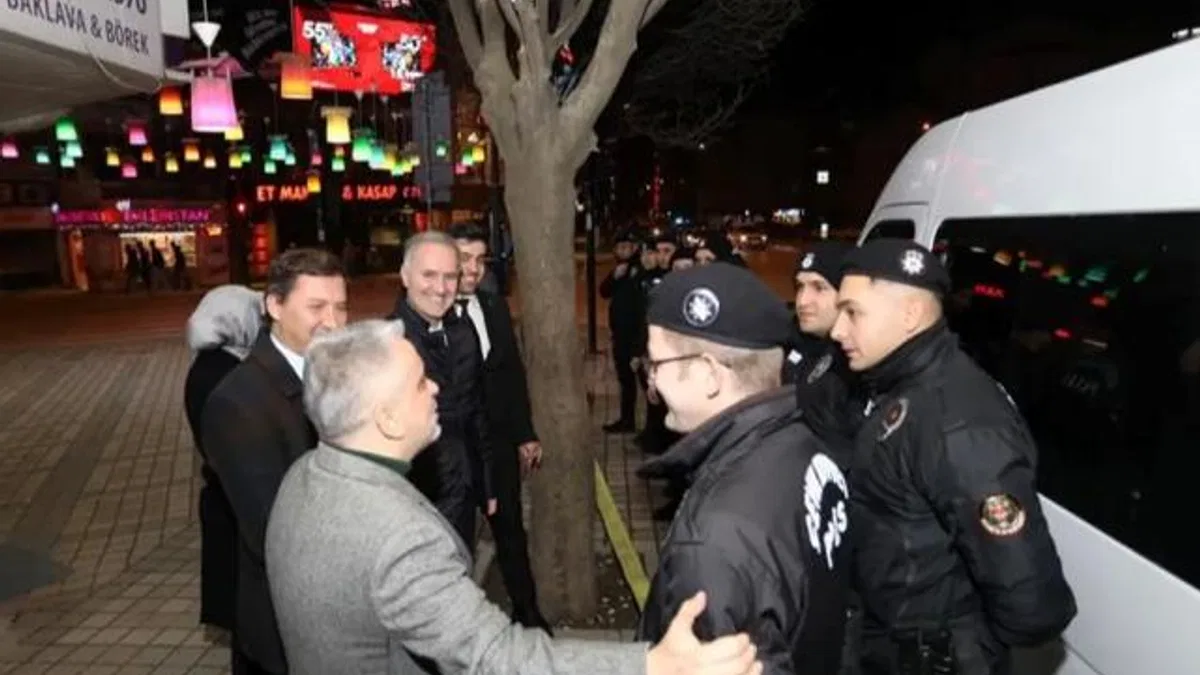 Bursa İnegöl protokolünden yılbaşı gecesi görev ypanlara ziyaret