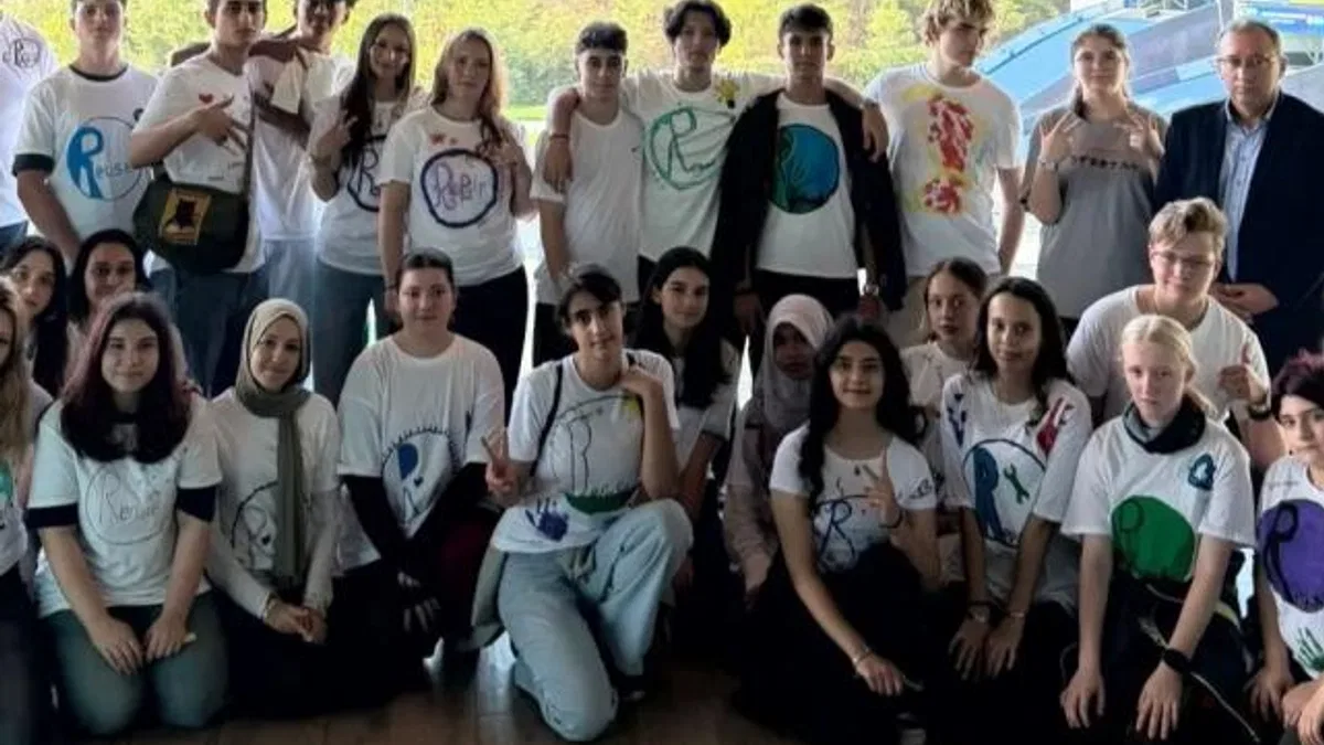 Misafir gençler Sakarya’da ‘yeşil gelecek’ için pedal çevirdi