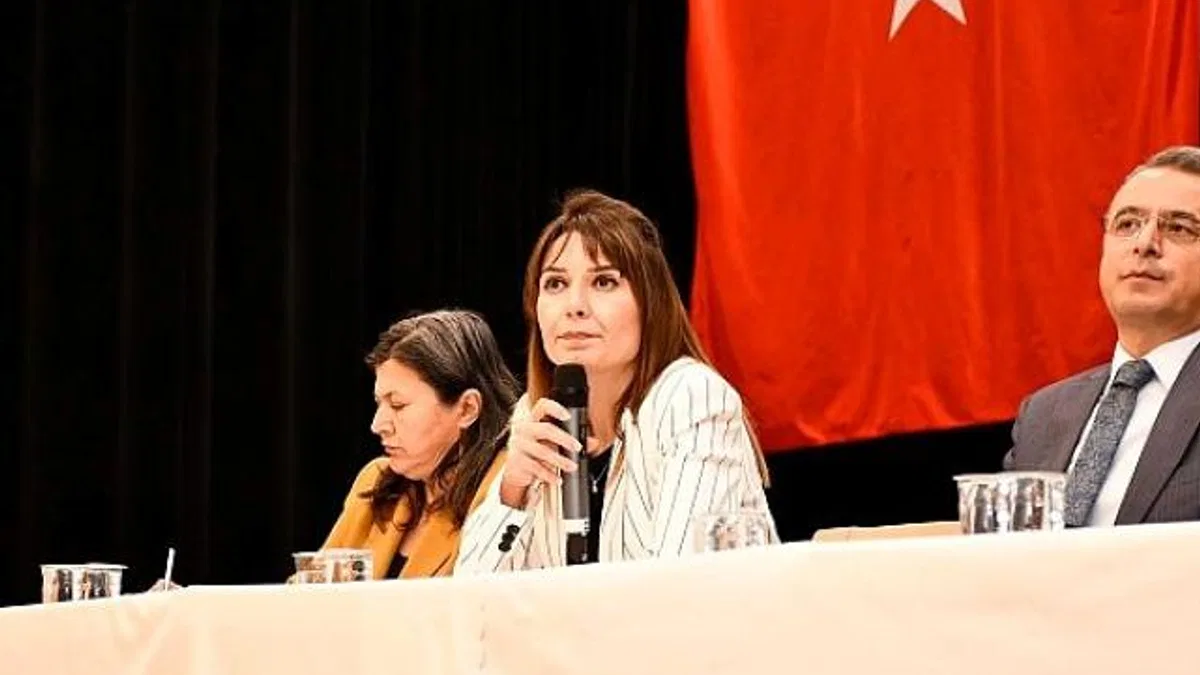 Malkara İlçe Kaymakamlığı öncülüğünde, 29 Nisan 2024 Pazartesi günü saat 13.00’de Malkara Kültür Merkezi’nde mahalle muhtarlarına bilgilendirme toplantısı düzenlendi