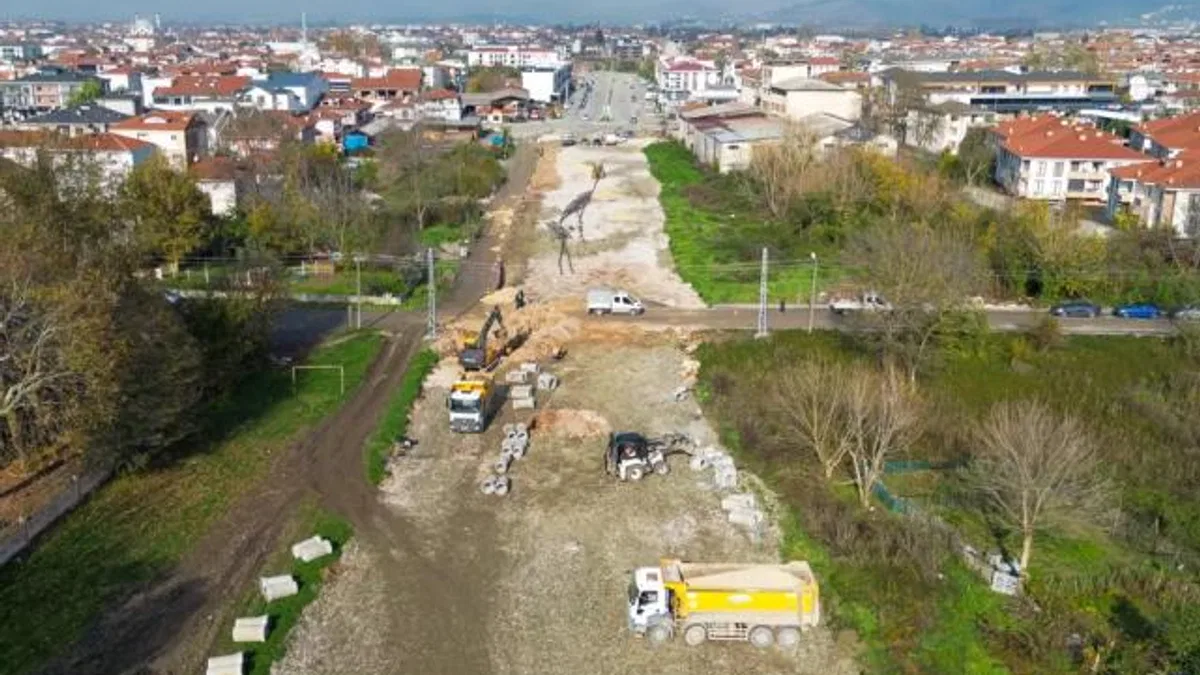Sakarya Alparslan Türkeş Caddesi’nde duble yol güçlendirmesi