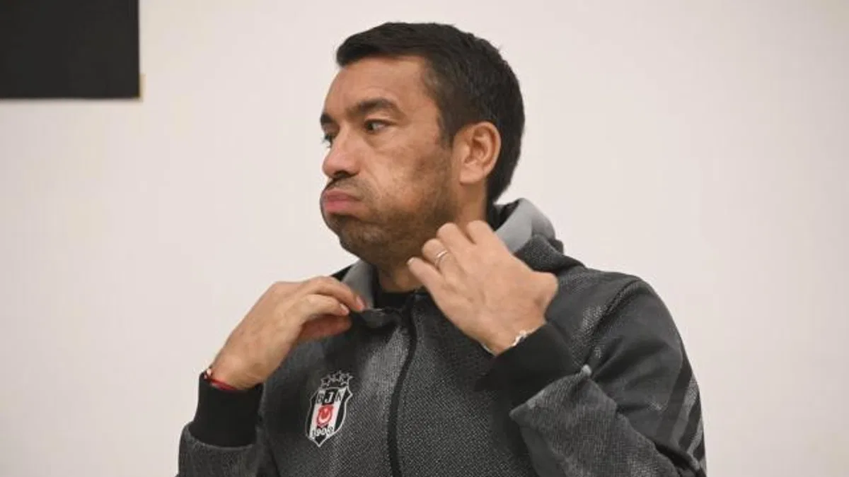 Beşiktaş Giovanni van Bronckhorst ile yollarını ayırdığını duyurdu!