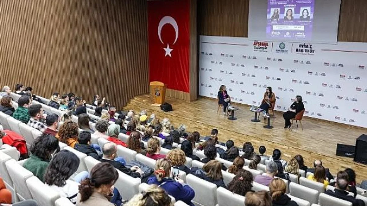 Bakırköy Belediyesi’nden kadına şiddete karşı konferans düzenledi
