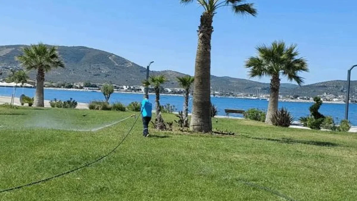 Büyükşehir ekipleri haşereye geçit vermiyor