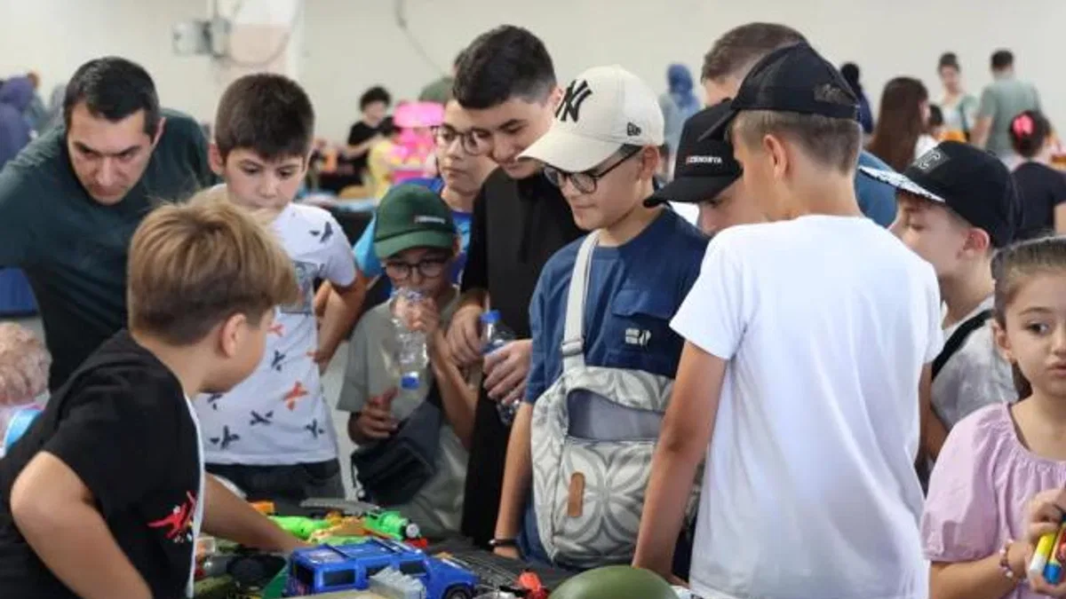 Çocuklar Genç Komek 2. El Oyuncak Pazarı ile bayram yaptı