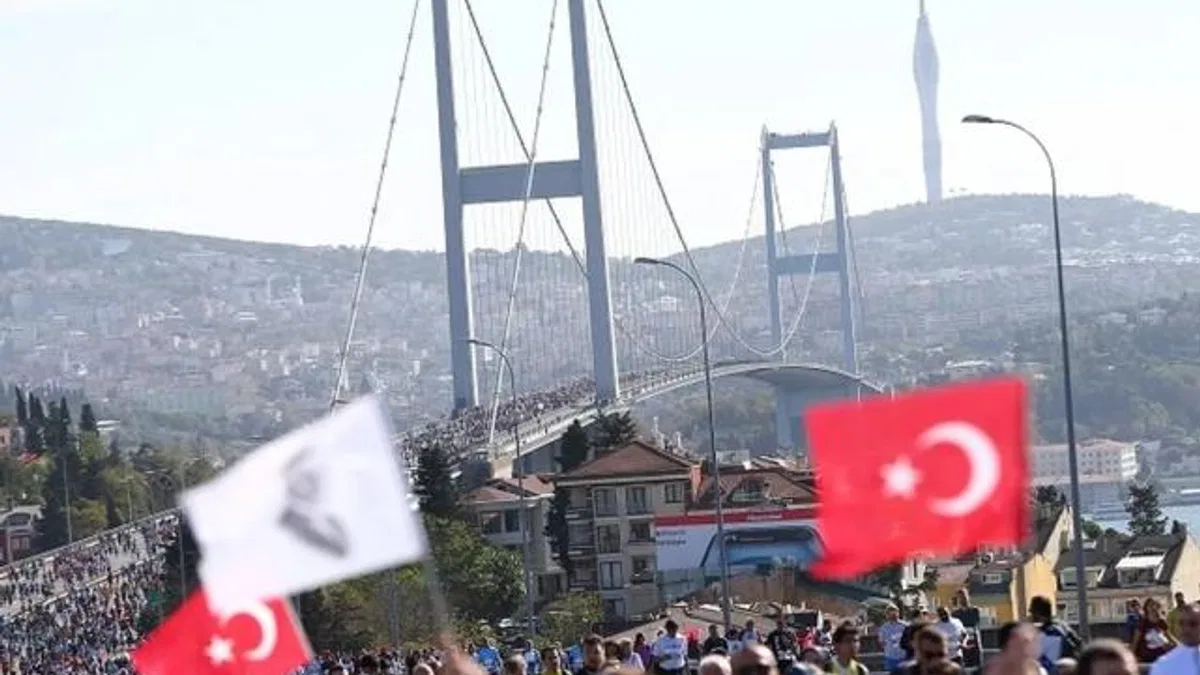 İstanbul’da maratonda koşup, giysi kumbarasına destek olacaklar