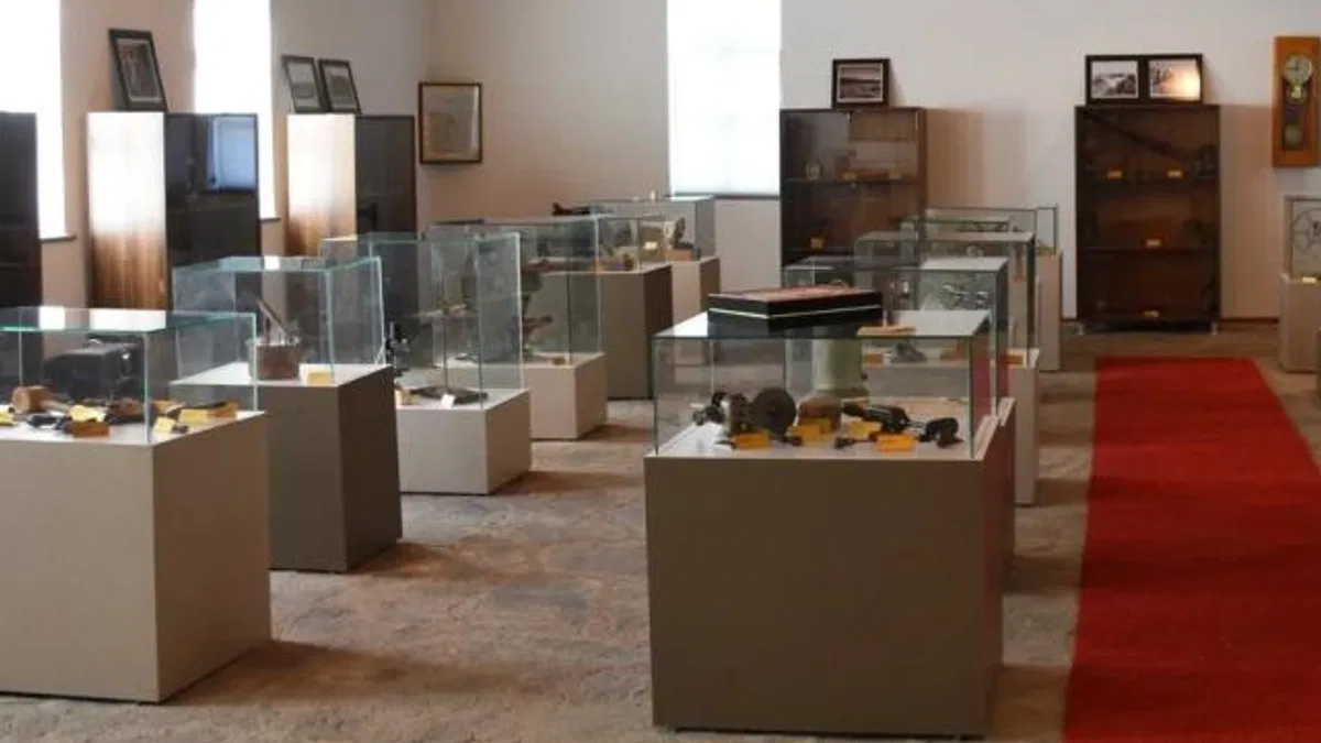 Samsun Ladik’te 84 yıllık eğitim materyalleri lisede sergileniyor