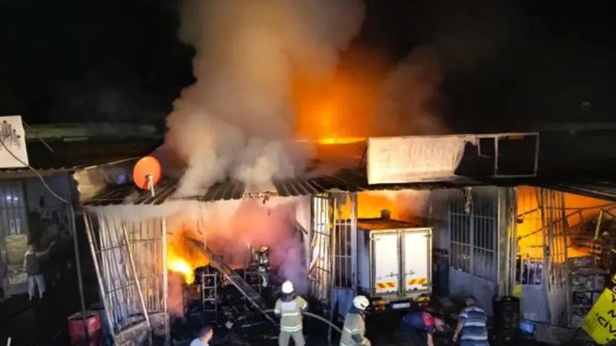 İzmir Kemalpaşa’da sanayi sitesindeki yangın kontrol altında