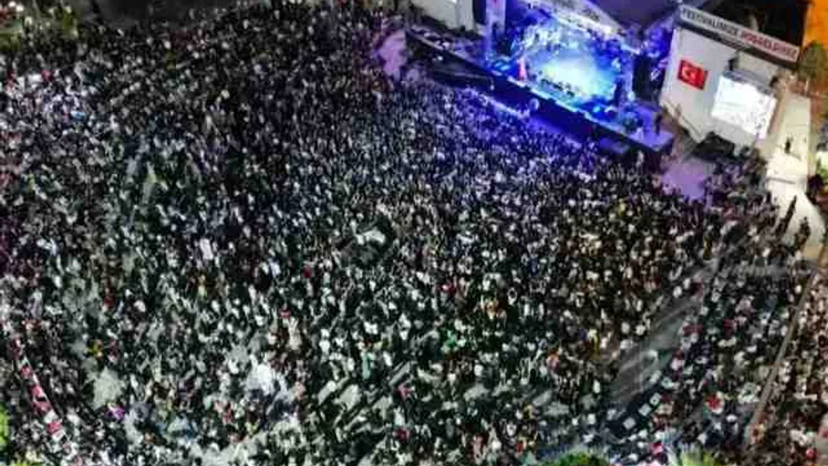 Mardin’de tarihi rekor: Kiraz Festivali’nin kapanışında 65 bin kişi Funda Arar ile coştu!