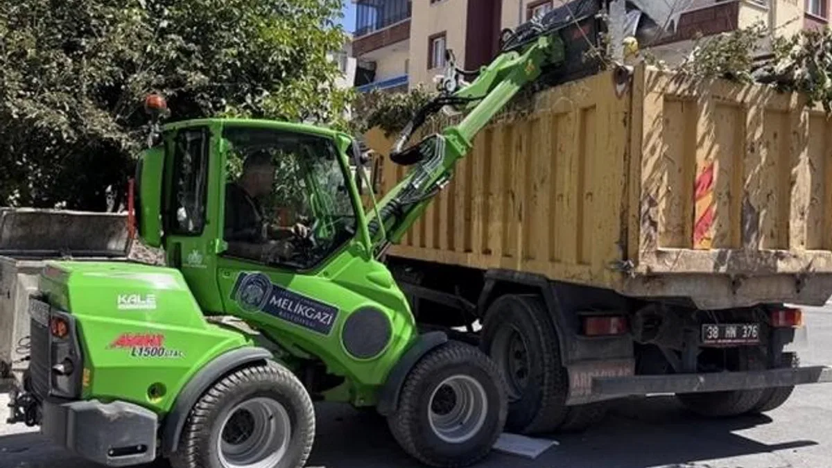 Kayseri Melikgazi’de asfalt çalışması tam gaz