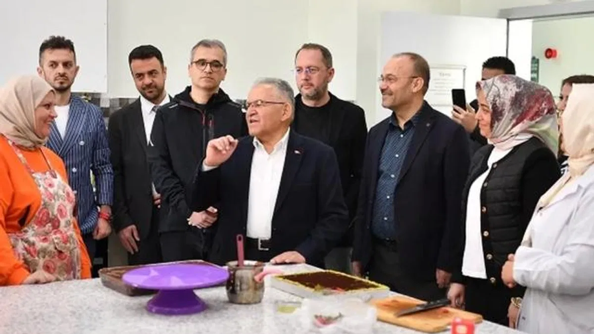 Memduh Büyükkkılıç KAYMEK kursiyerleriyle buluştu
