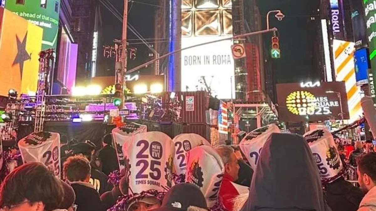 New York Times Meydanı’nda coşkulu yılbaşı